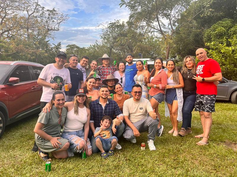 Grupo celebrando en Sinaí