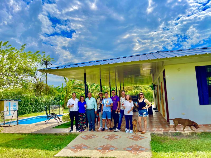 Grupo en la cabaña